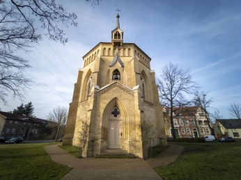 Kirche am Neuendorfer Anger