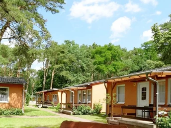 Ferienhäuser auf dem Camping und Ferienpark am Plauer See; Foto: Camping und Ferienpark am Plauer See