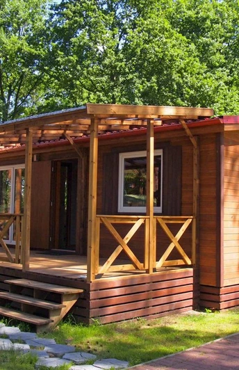 Bungalows auf dem Camping und Ferienpark am Plauer See; Foto: Camping und Ferienpark am Plauer See