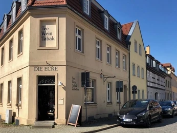 Außenansicht mit Straße