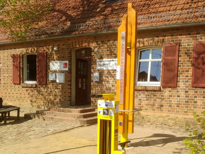 E-Bike Ladestation und Fahrradreparaturstation