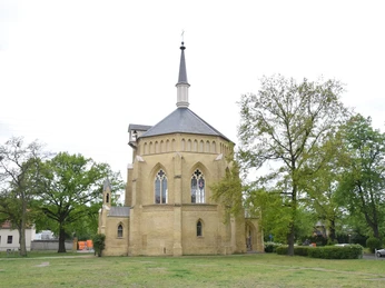 Kirche am Neuendorfer Anger