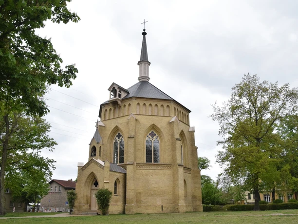 Kirche am Neuendorfer Anger
