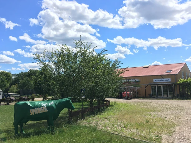 Spargelhof mit Hofladen und Restaurant