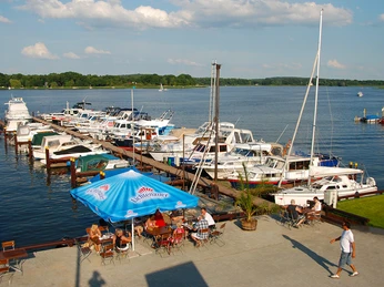 Cityport Werder (Havel) - entspanntes Sitzen im Hafenrestaurant