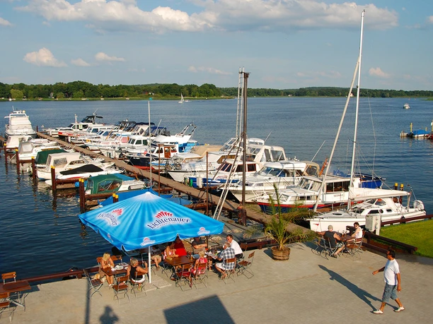 Cityport Werder (Havel) - entspanntes Sitzen im Hafenrestaurant