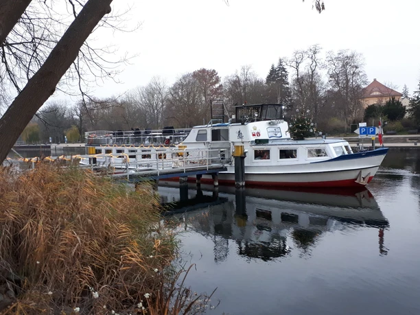 Glühweinstand an Bord der Havelfee