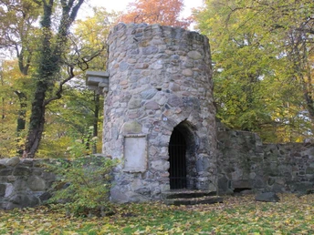 Ruine im Gutspark Groß Glienicke