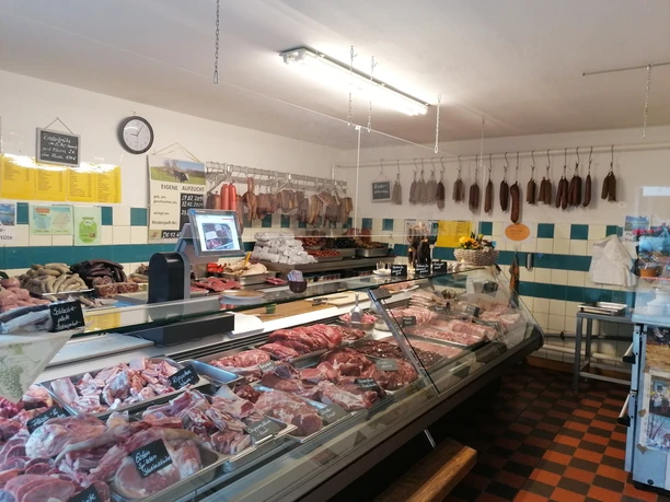 Auslage und Sortiment im Hofladen