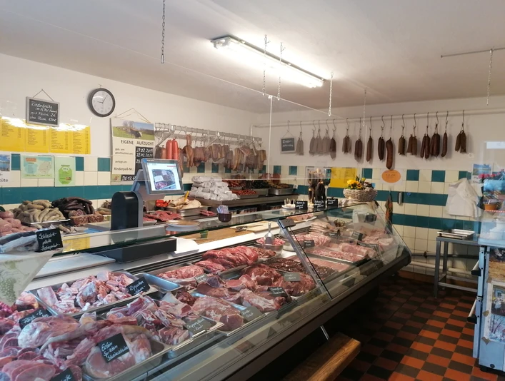 Auslage des Hofladens beim Verkauf