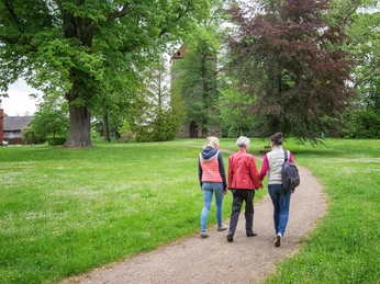 Spaziergang im Gutspark Jahnsfelde