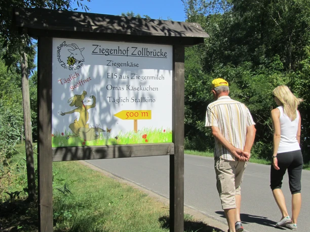 Schild zum Ziegenhof Zollbrücke