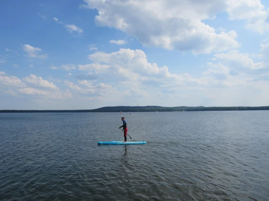 nalani-SUP-Surfing auf dem Müggelsee
