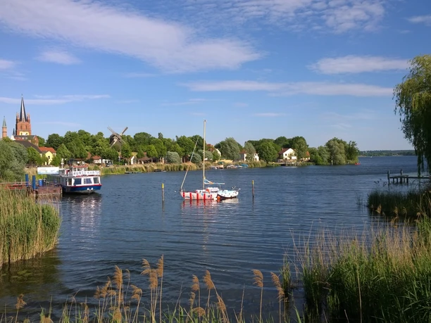 Reederei Bernd Kuhl im Hafen an der "Föhse"