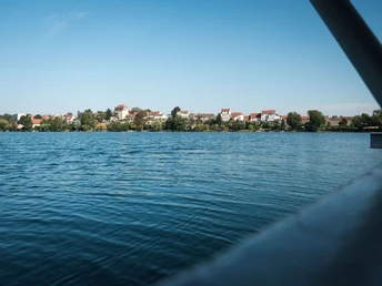 Auf der Strausseefähre