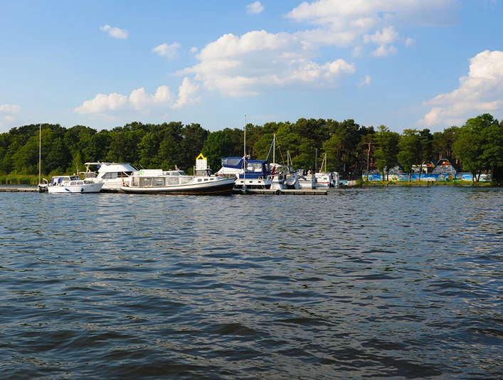 Pier 38 am Crossinsee - Blick von der Seeseite