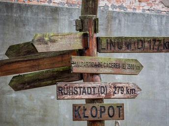 Klopot, Storch, Beschilderung