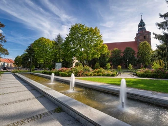 Osno Lubuski, Stadt, Kirche, Brunnen