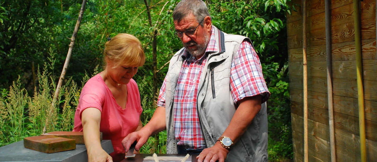Beim Imkern - Karsten und Birgitt Batsch