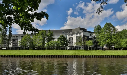 Blick aufs GINN Hotel vom Teltowkanal