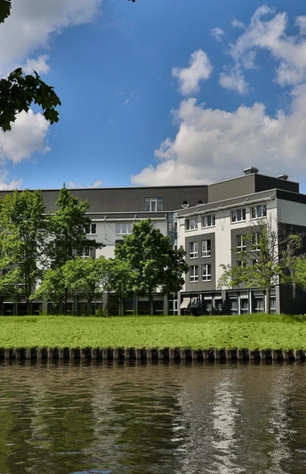 Blick aufs GINN Hotel vom Teltowkanal