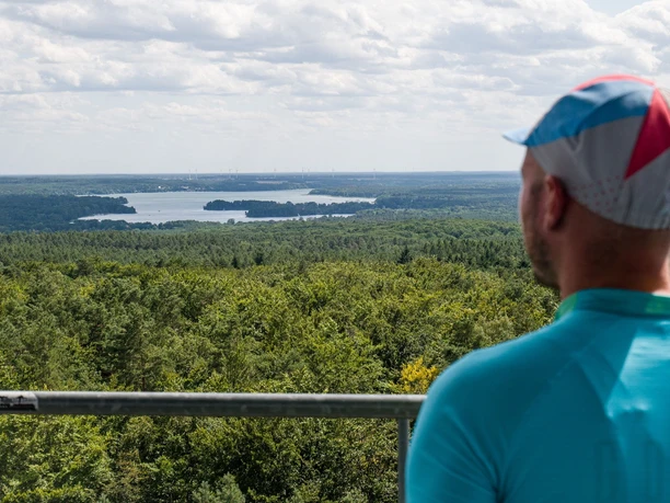 Weitblick vom Aussichtsturm Rauener Berge