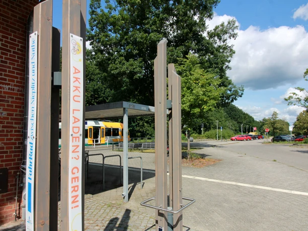 Ladesäulen am Bahnhofsgebäude, Beelitz Stadt