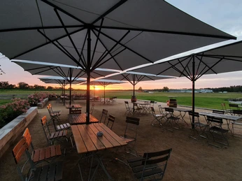 Flugplatz Bienenfarm Terrasse