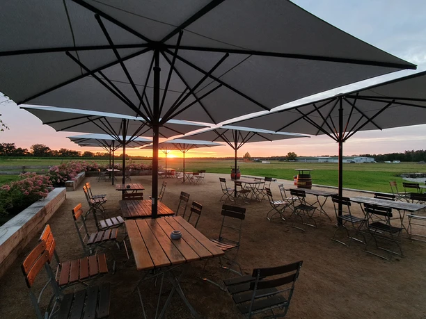 Flugplatz Bienenfarm Terrasse