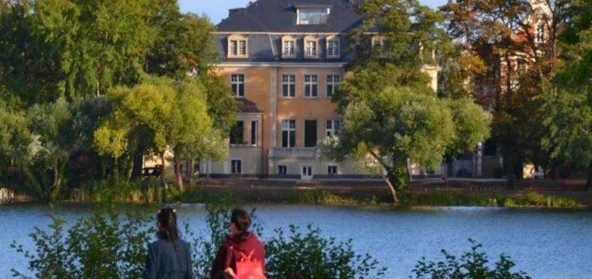 Blick auf die Villa Kellermann vom Neuen Garten aus