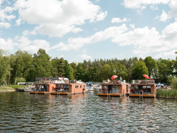 Hausbootplätze am Yachthafen