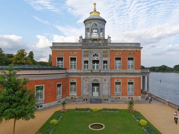 Seitenansicht des Marmorpalais mit Kuppel