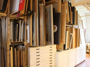 Im Lager für Malerei