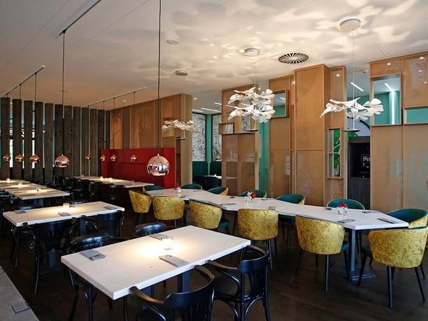 „Tischlein deck Dich“ im Grimm's Berlin-Potsdam