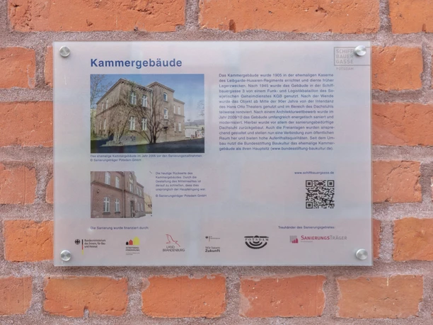 Beschreibungstafel am Kammergebäude