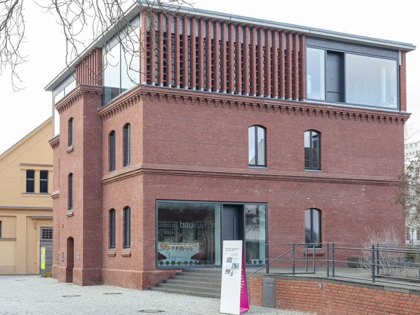 Bundesstiftung Baukultur vor Schinkelhalle