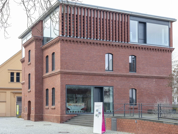 Bundesstiftung Baukultur vor Schinkelhalle