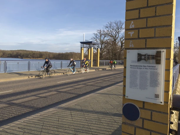Infotafel an der Brücke