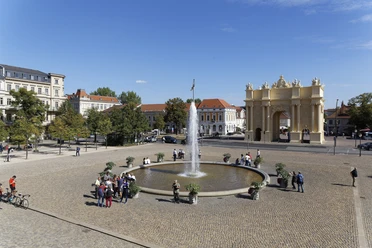 Luisenplatz mit Fontäne
