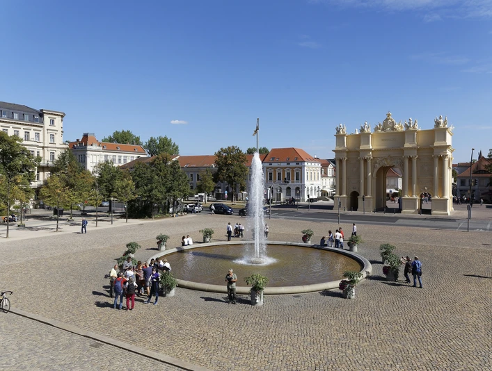 Luisenplatz mit Fontäne