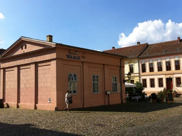 Neuer Markt mit Alter Waage