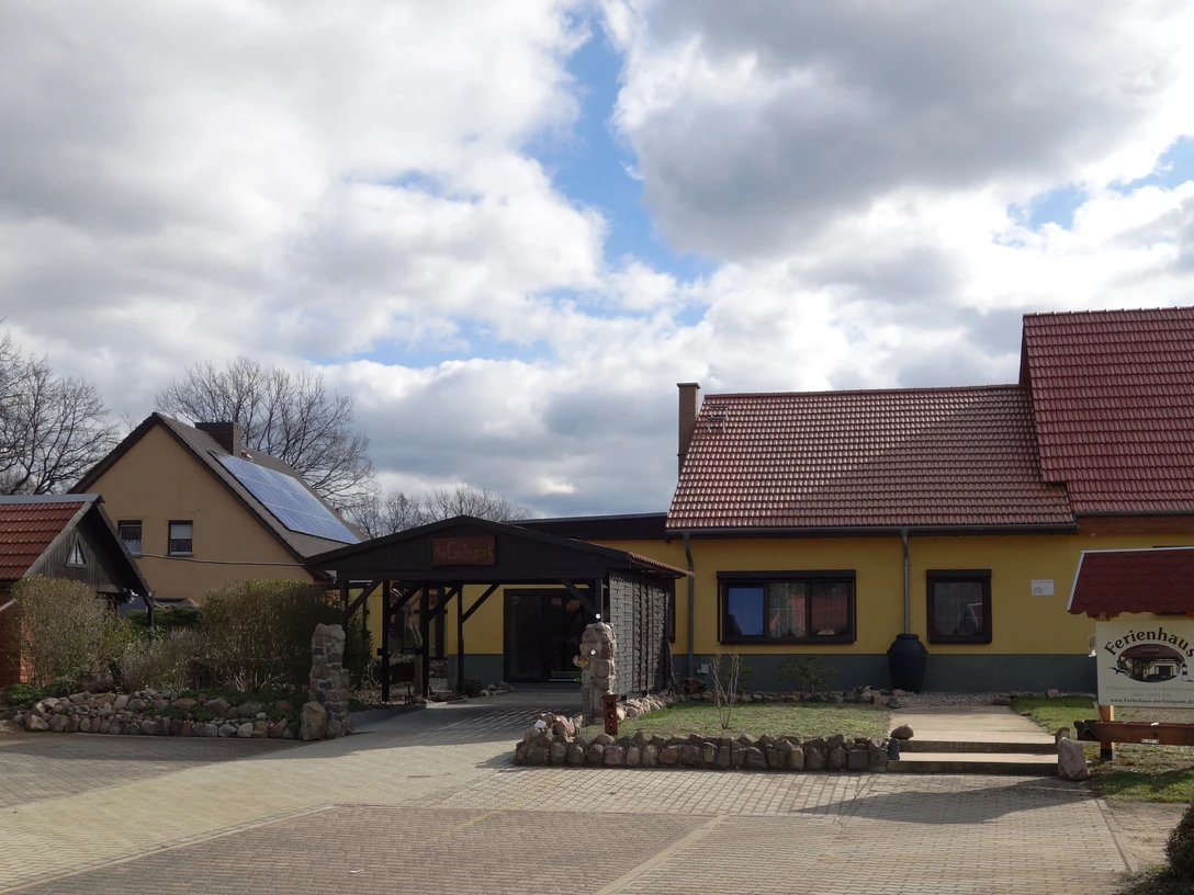 Frontansicht Ferienhaus am Gutspark