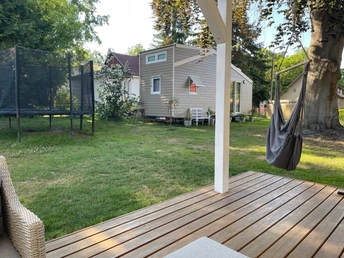 Blick vom Chalet Rotbuche zum Tiny Haus