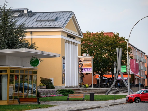 Friedrich-Wolf-Theater außen 1