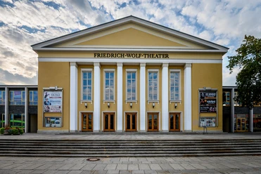 Friedrich-Wolf-Theater außen