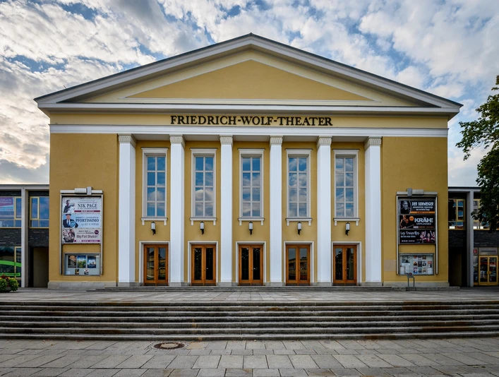 Friedrich-Wolf-Theater außen