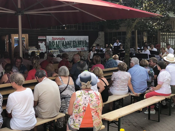 Brauereischänke mit Biergarten