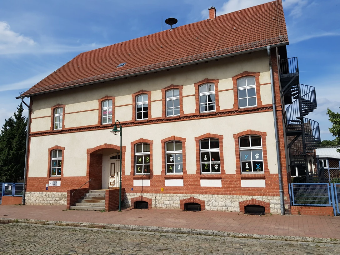 Schule Hennickendorf