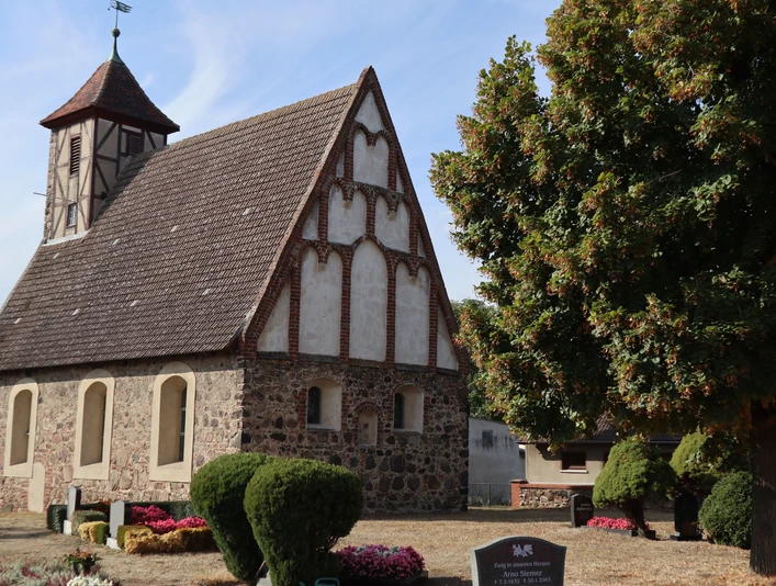 Ostgiebel der Dorfkirche Kuhlowitz