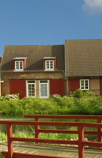 Außenansicht Hotel vom Garten aus